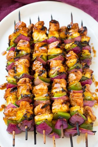Hawaiianische Hähnchenspiesse