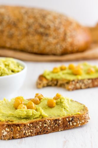 Dip und Brotaufstrich: Avocado-Hummus