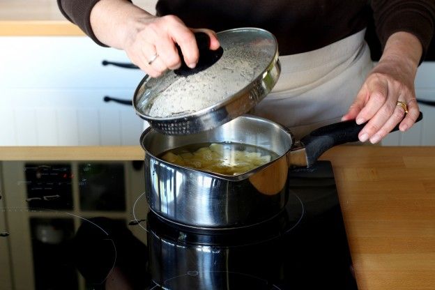 Die Kartoffeln kochen