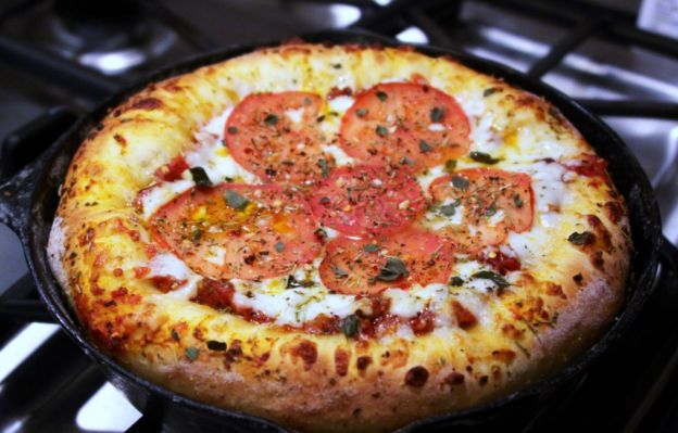 100. Saftige Pfannenpizza