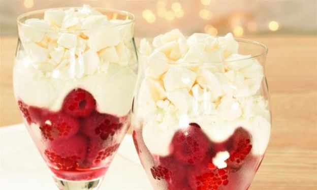 Himbeeren mit Sahnequark und Baiser