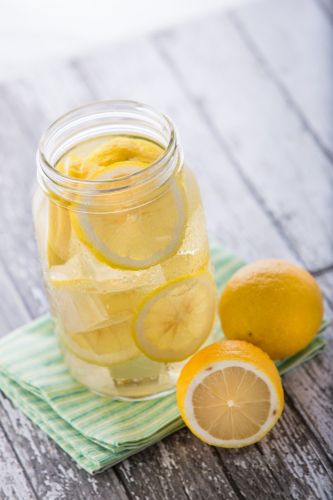 Detox Water mit Zitrone