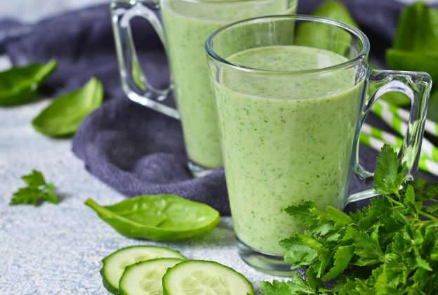 Smoothie mit Gurke und Ziegenkäse