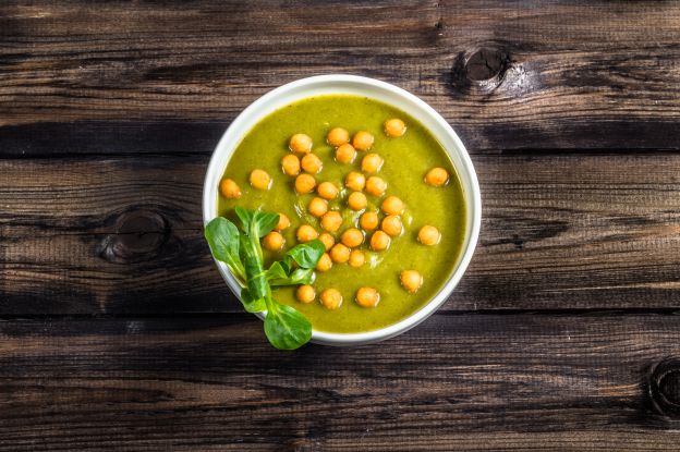 Suppe mit Feldsalat