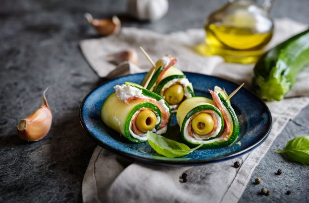 Zucchiniröllchen mit Oliven