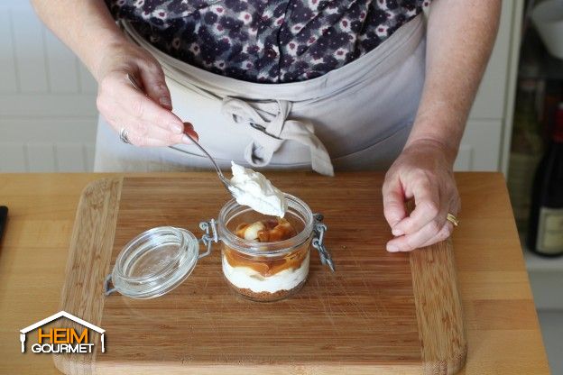 Mit 1 EL Cheesecake-Creme fortfahren