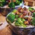 Veggie-Bowl mit Tofu und Brokkoli