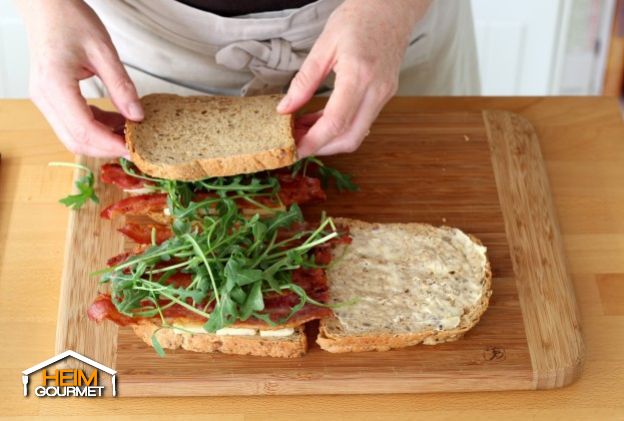Das Sandwich zusammenbauen