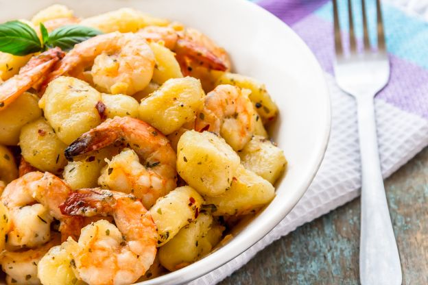 Würziger Nudelsalat mit Garnelen