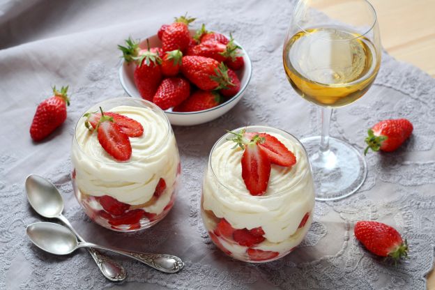 Locker leichtes Erdbeer-Tiramisu