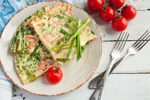 Frittata mit Lachs und grünem Spargel