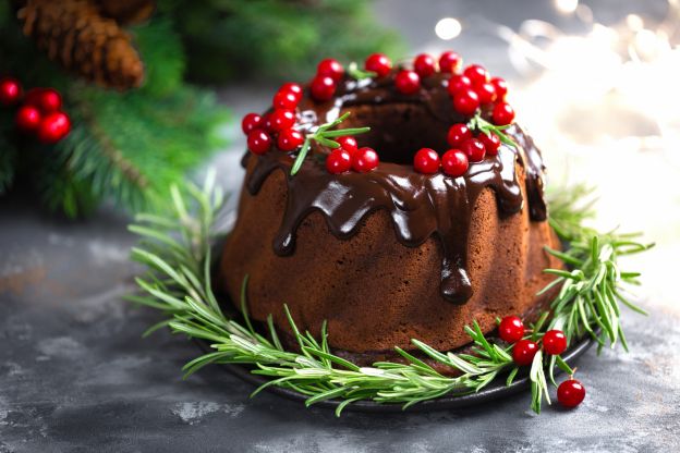 Weihnachtlicher Schoko-Gugelhupf