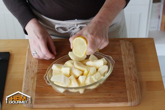 Die Äpfel kochen