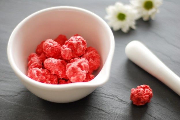 Roter Zuckerdekor
