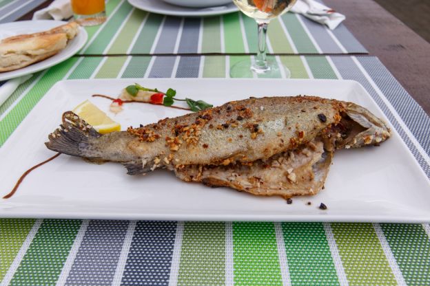 Gegrillte Forelle mit Mandeln