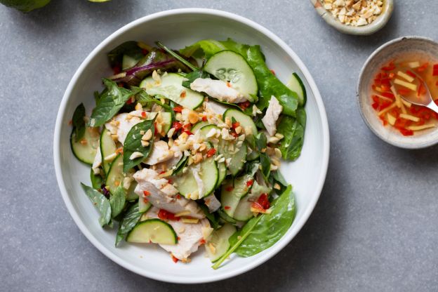 Gurken-Hähnchen-Salat mit Erdnüssen und Thai-Dressing