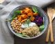 Gesund & reichhaltig: Die Buddha-Bowl mit Süßkartoffel, Quinoa und Joghurtsoße