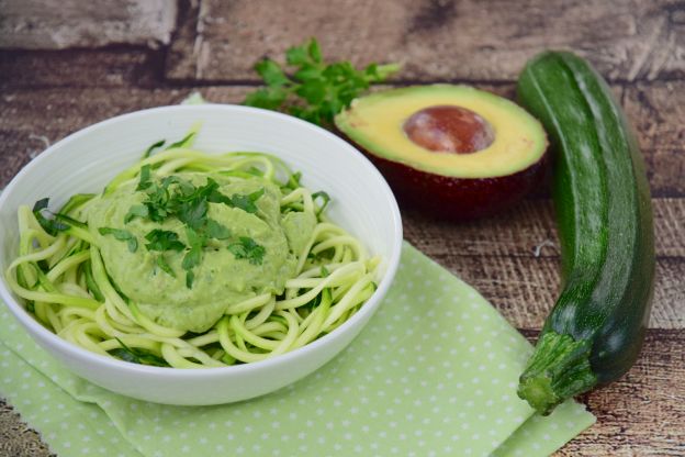 Zoodles mit Avocado-Pesto