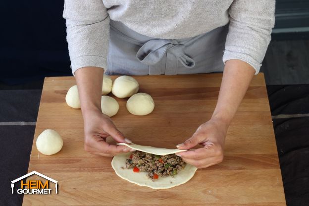 Die Pfannkuchen füllen: