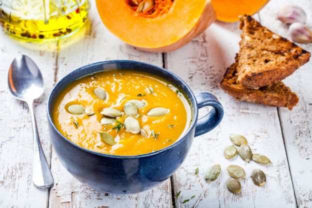 Kürbissuppe mit Karotten und Kartoffeln