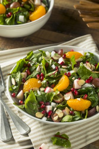 Mangoldsalat mit Orangen und Granatapfelkernen