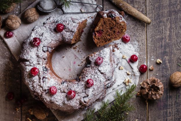 Gugelhupf mit Cranberries und Schoko