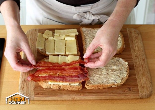 Mit Bacon belegen
