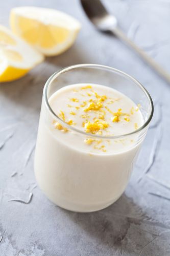 Joghurt mit sauren Früchten