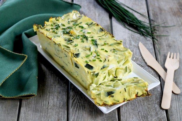 So gelingt ein herzhafter Zucchiniflan mit Feta