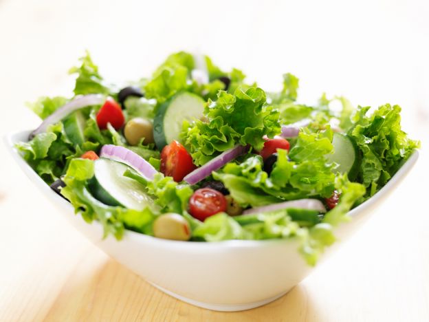 Bereitet einen aufwendigeren Salat zu