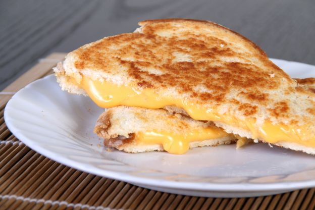 Gegrilltes Käsesandwich und Tomatensuppe