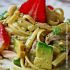 Linguini mit Erdbeer-Avocadocreme und Schweinefiletstreifen