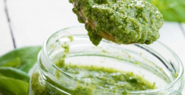 Selbstgemachtes Pesto