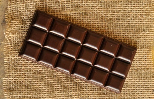 Wann ist die erste Schokoladentafel hergestellt worden?