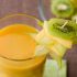 Orangen-Ananas-Smoothie mit Ingwer und Granatapfel