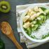 Smoothie-Bowl mit Kiwi und Banane