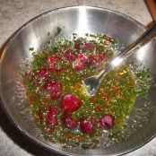 Thunfisch Carpaccio mit Himbeerdressing und Sesam-Crostini - Schritt 2