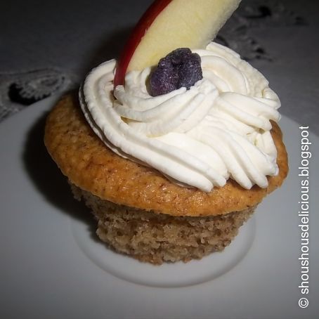 Apfel- Mandel- Cupcakes mit Lavendel Mascarpone Frosting