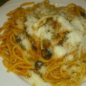 Spaghetti mit Oliven und Kapern