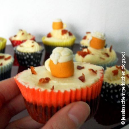 Bier-Schokoladen Cupcakes mit Ahornsirup Frosting