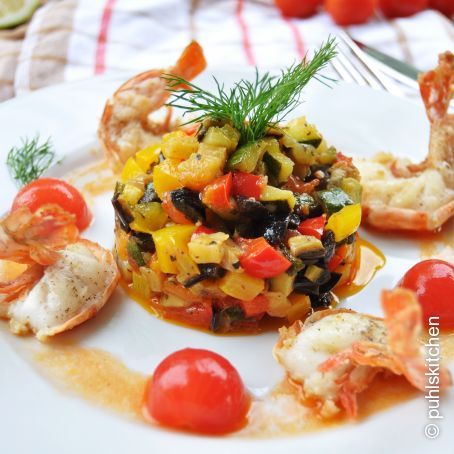 Riesengarnelen mit Gemüse-Tatar und Tomaten-Vinaigrette
