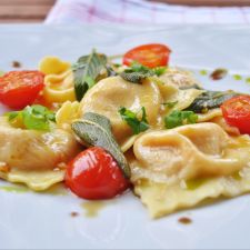 Kürbis-Ravioli in Salbeibutter