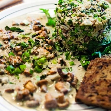 Couscous mit Erbsen & Pfifferlinge in Sahnesauce