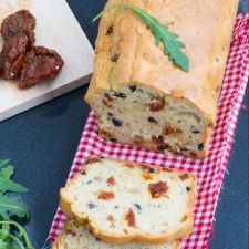 Cake aux tomates séchées | Cake mit getrockneten Tomaten