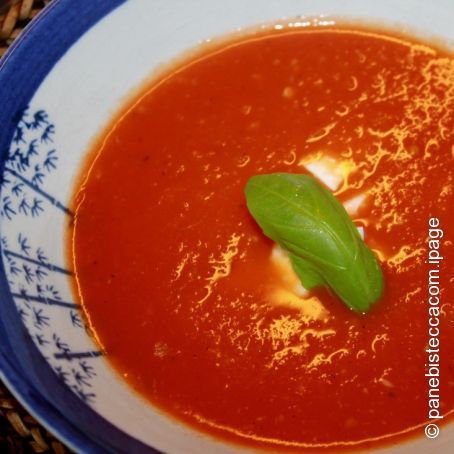 Tomatensuppe mit Mozzarella