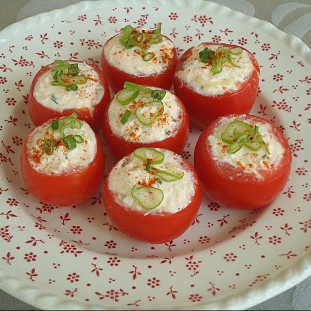 Gefüllte Tomaten mit Schafskäse - Creme
