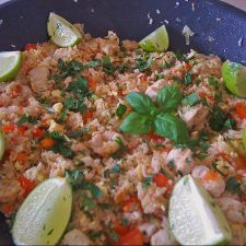 Gebratenes Hühnchen mit Reis