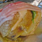 Gefüllte Backkartoffel mit Bacon und Käse