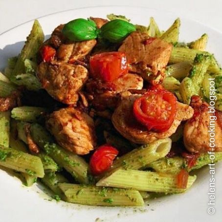 Pasta mit Tomate, Pute und Pesto