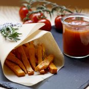 Süßkartoffelpommes mit selbstgemachtem Ketchup